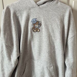 Hollister Light Gray Hoodie

Graduation bear